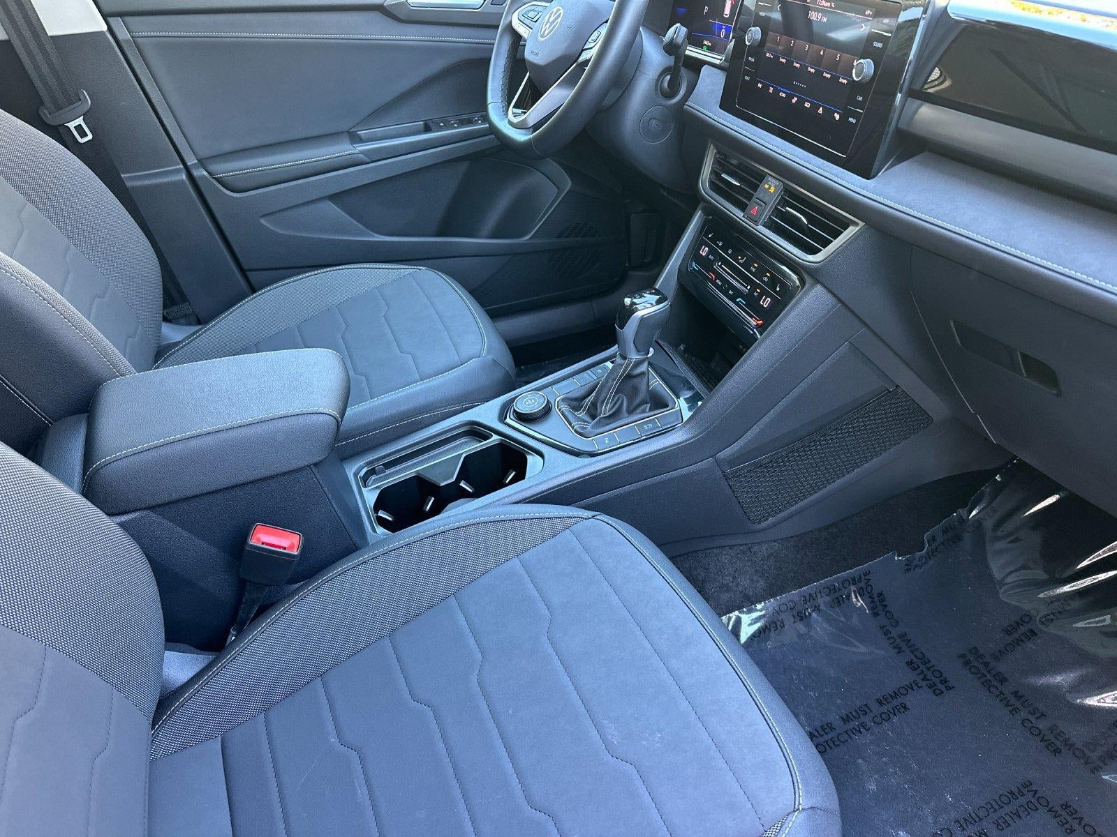 2025 Volkswagen Taos SE Black