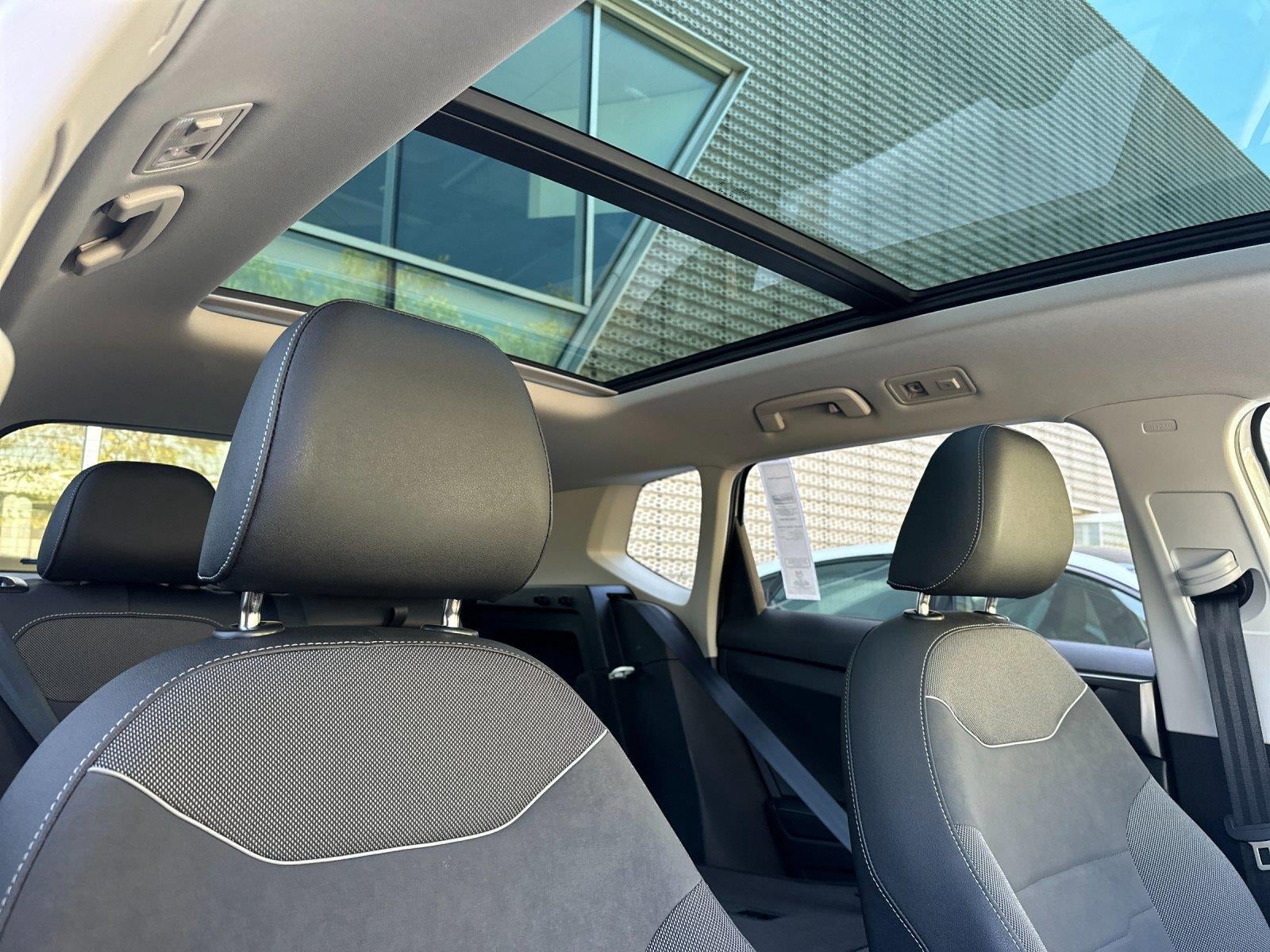 2025 Volkswagen Taos SE Black