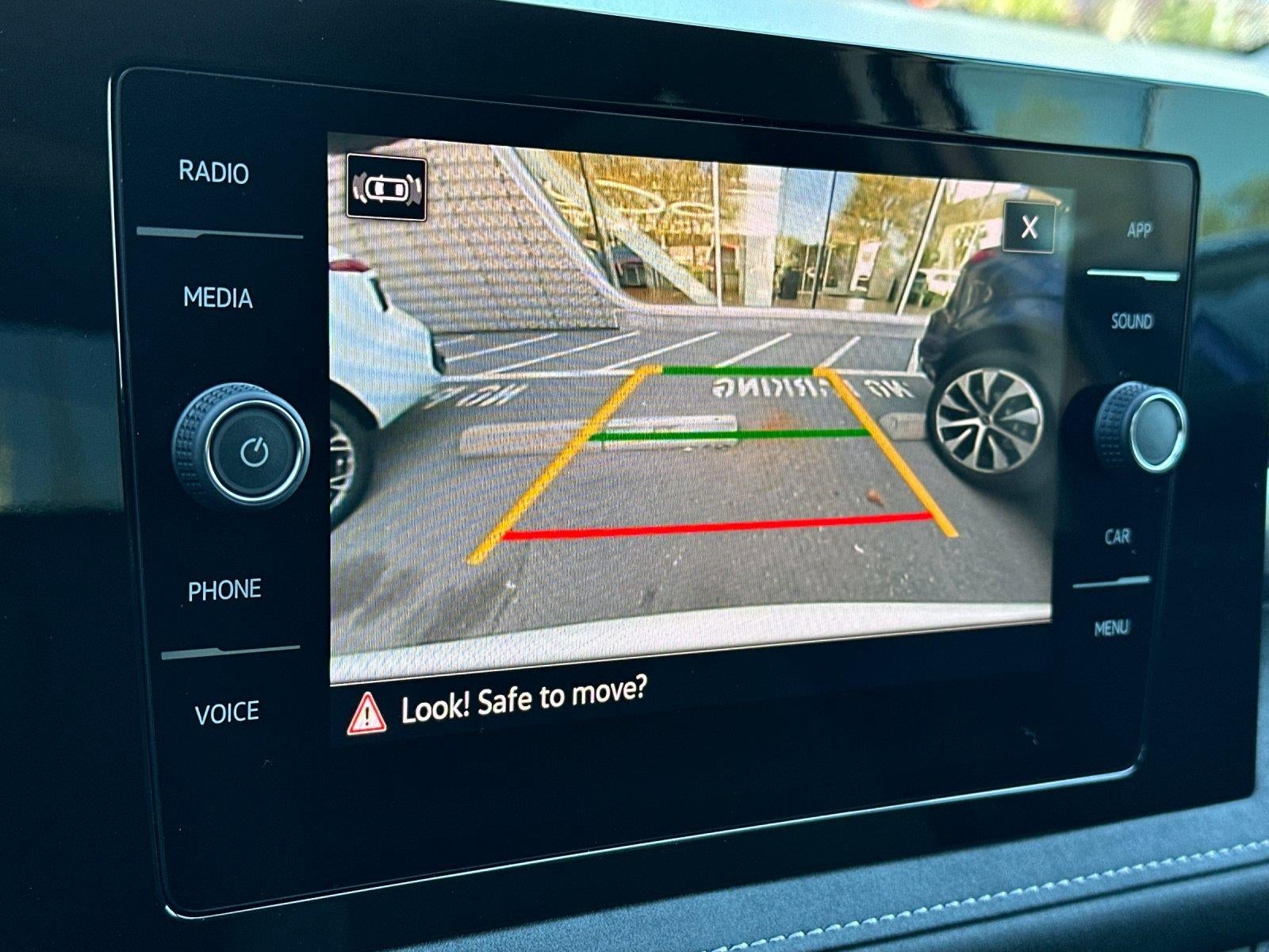 2025 Volkswagen Taos SE Black