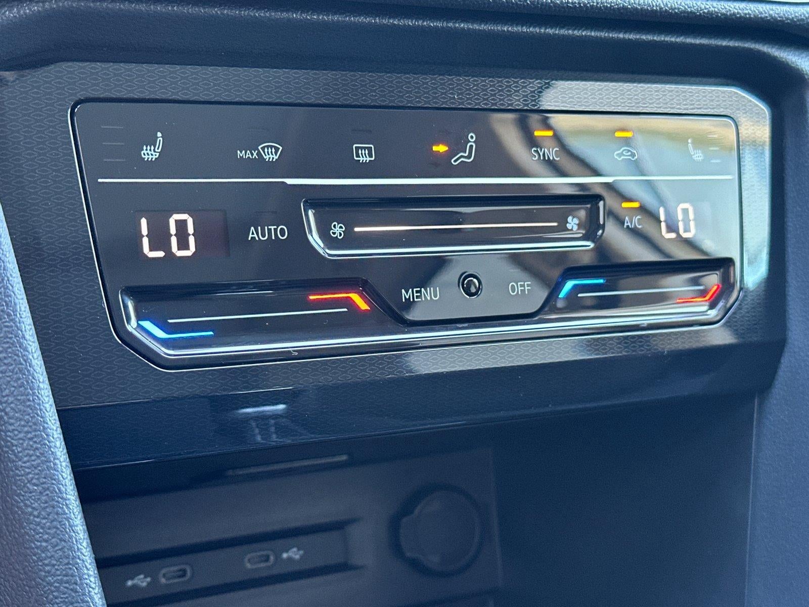 2025 Volkswagen Taos SE Black