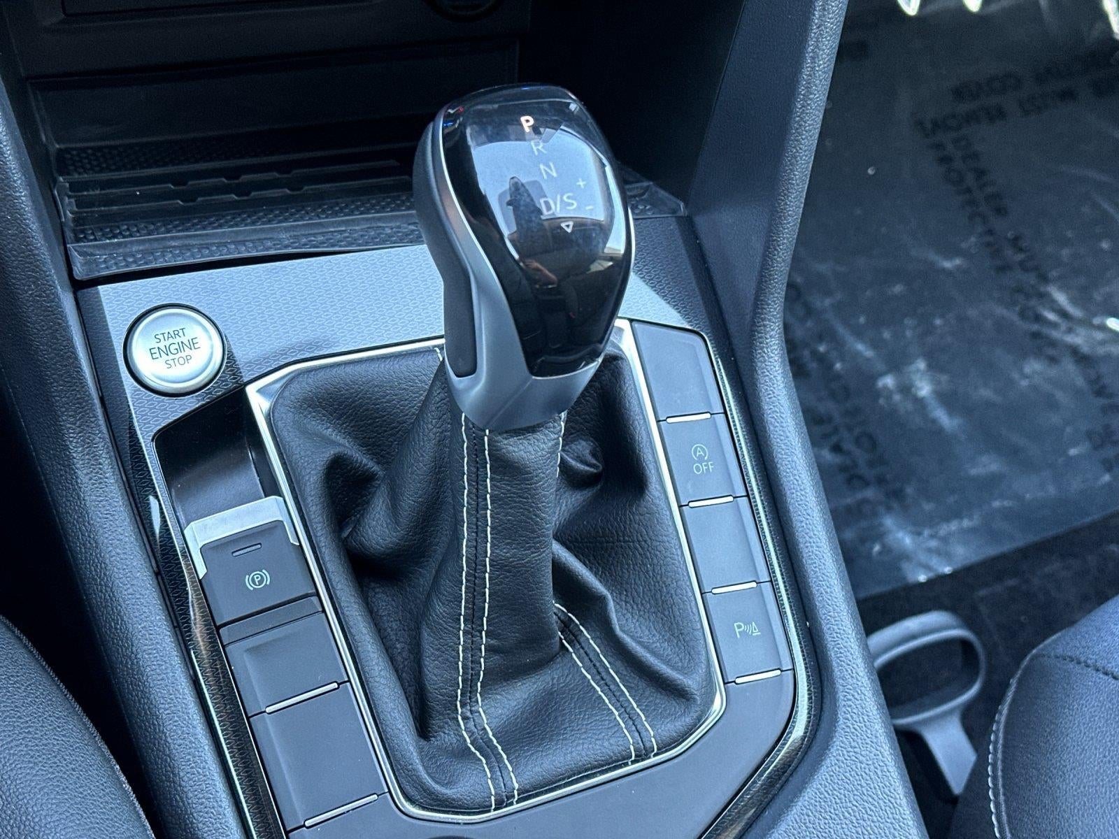 2025 Volkswagen Taos SE Black