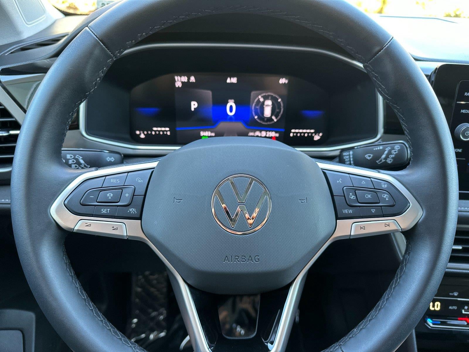 2025 Volkswagen Taos SE Black