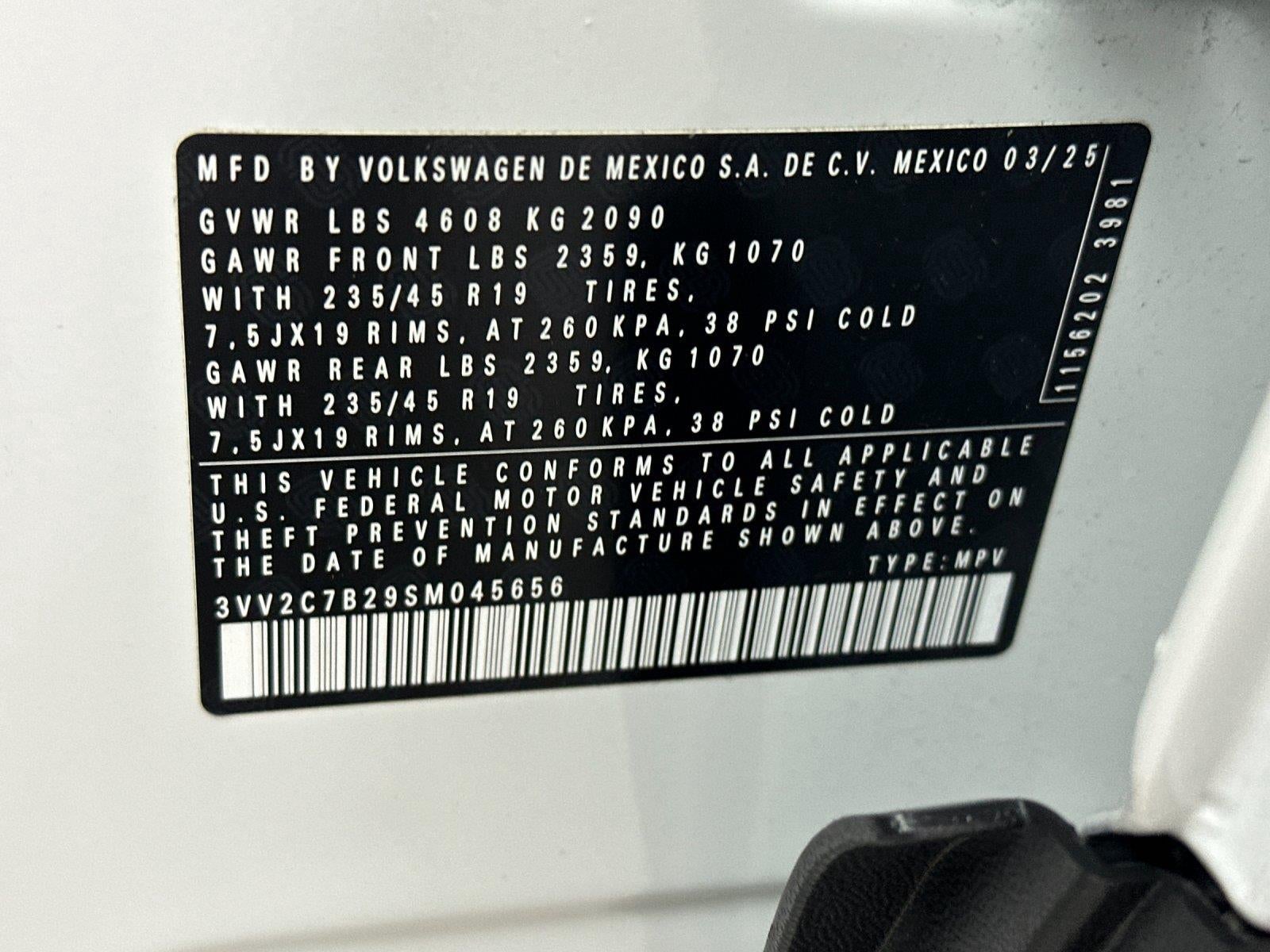 2025 Volkswagen Taos SE Black
