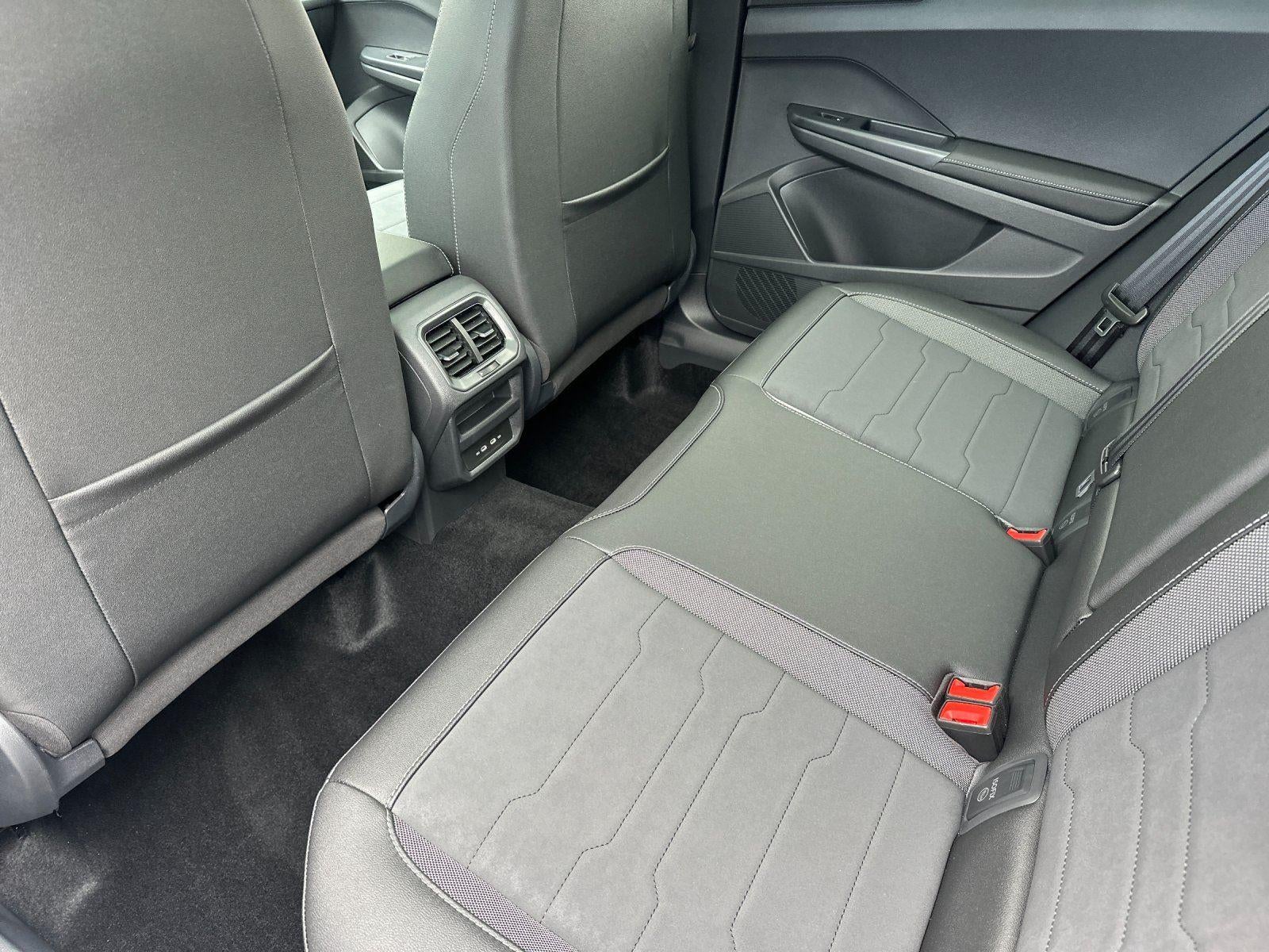 2026 Volkswagen Taos SE Black