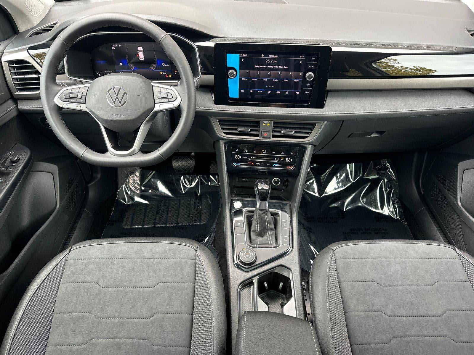 2026 Volkswagen Taos SE Black
