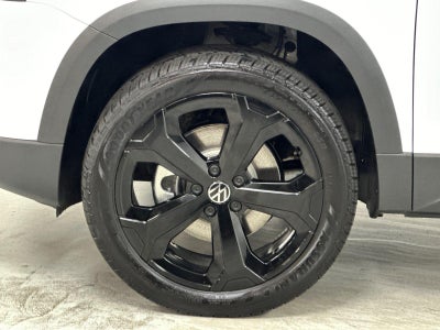 2026 Volkswagen Taos SE Black