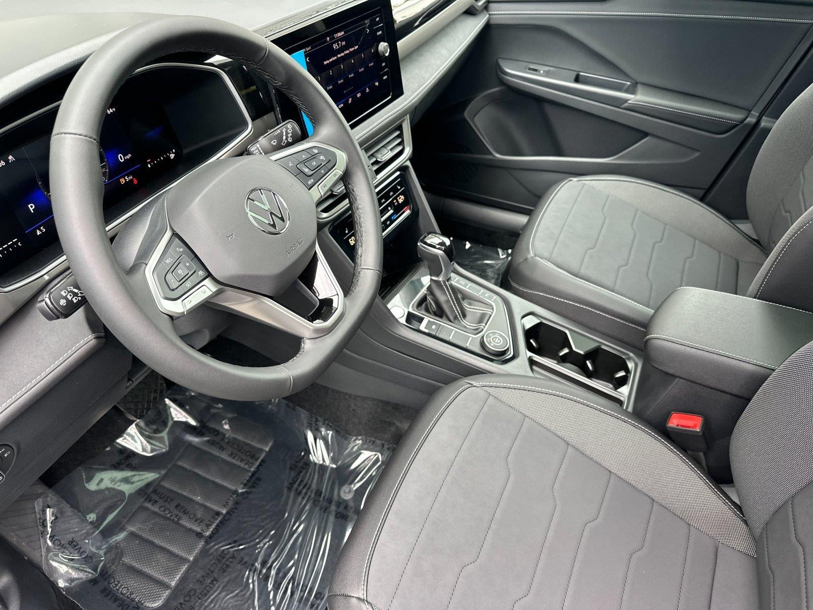 2026 Volkswagen Taos SE Black