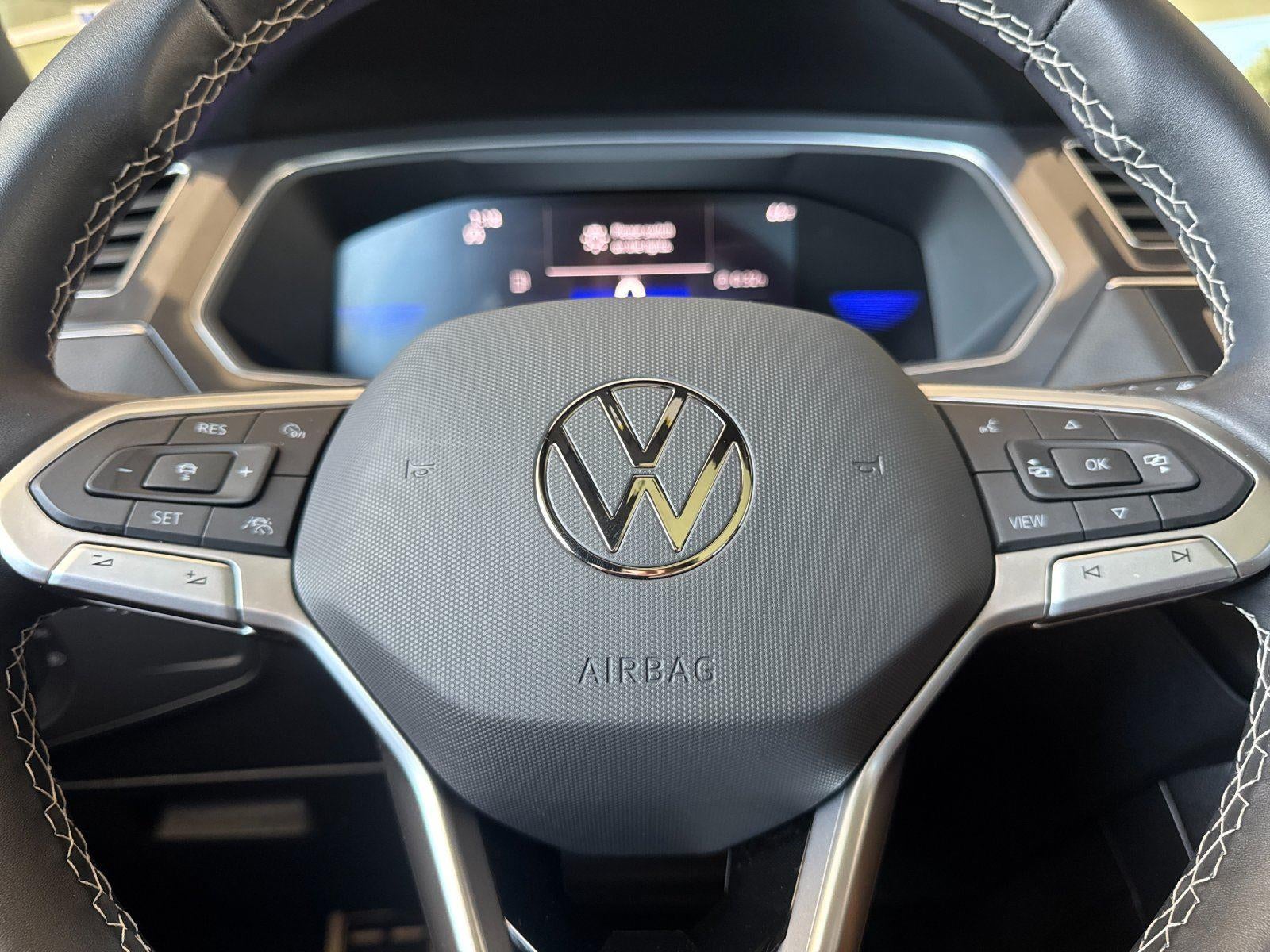 2023 Volkswagen Tiguan SE R-Line Black