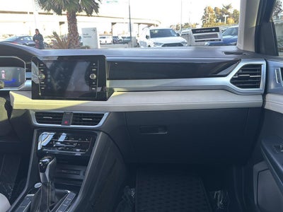 2025 Volkswagen Taos SE