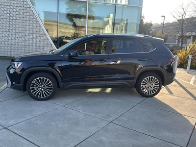 2025 Volkswagen Taos SE