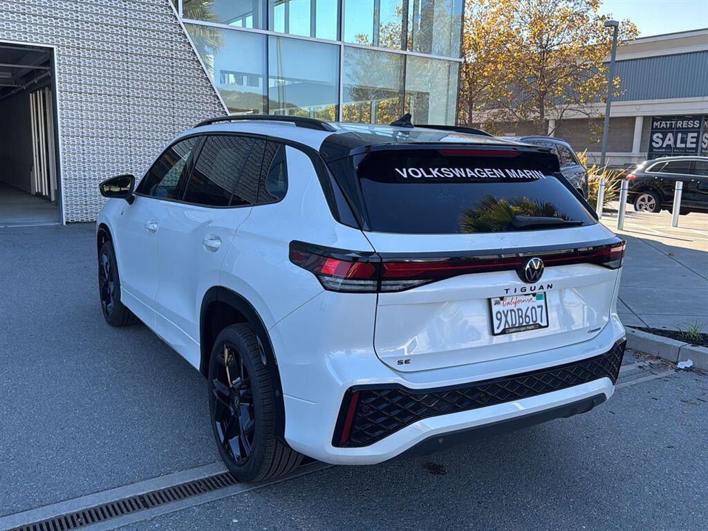 2026 Volkswagen Tiguan SE R-Line Black