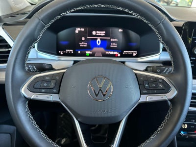 2025 Volkswagen Taos SE