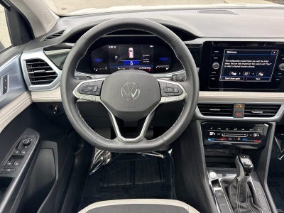 2025 Volkswagen Taos SE