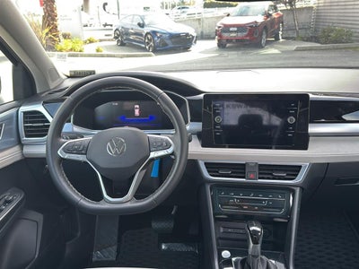 2025 Volkswagen Taos SE