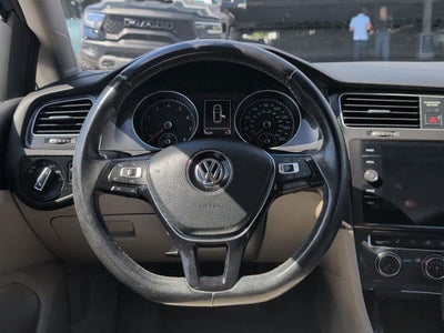 2018 Volkswagen Golf SE