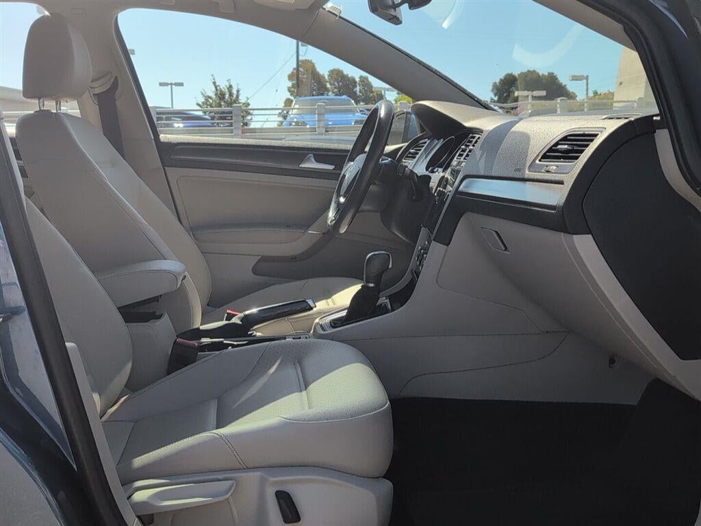 2018 Volkswagen Golf SE