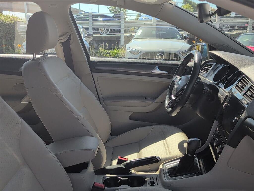 2018 Volkswagen Golf SE