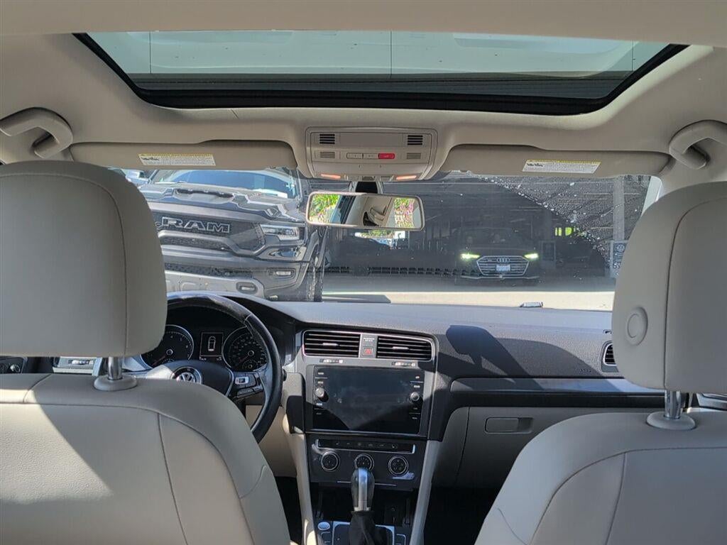 2018 Volkswagen Golf SE