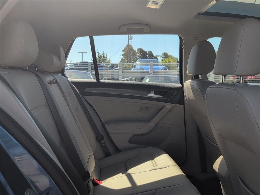 2018 Volkswagen Golf SE