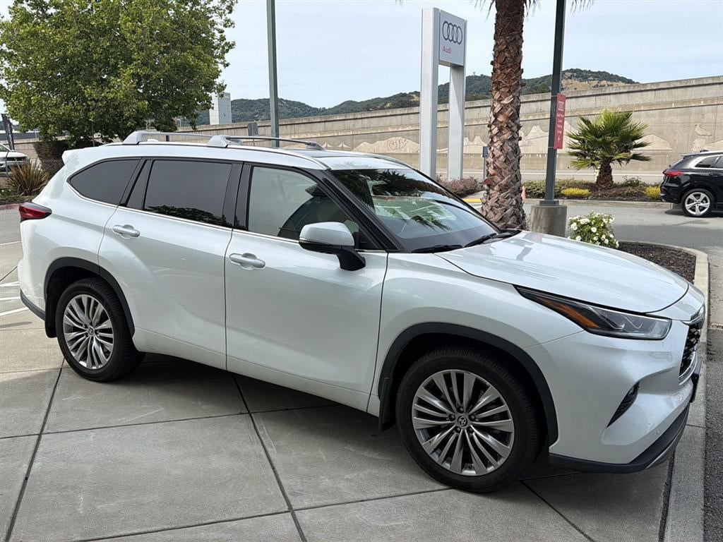 2022 Toyota Highlander Platinum