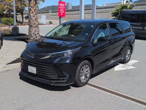 2025 Toyota Sienna LE 8-Passenger
