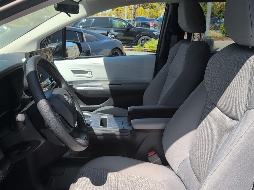 2025 Toyota Sienna LE 8-Passenger