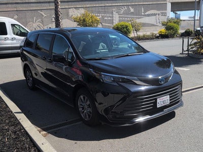 2025 Toyota Sienna LE 8-Passenger