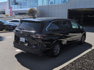 2025 Toyota Sienna LE 8-Passenger