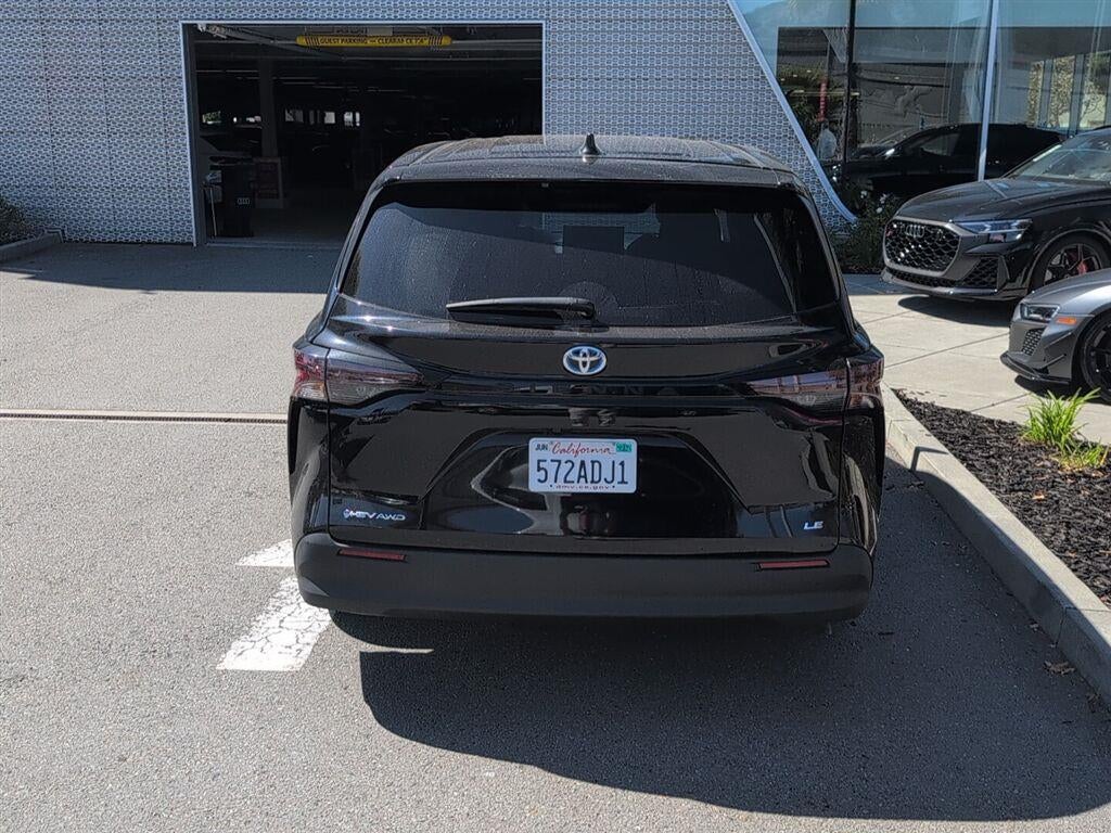 2025 Toyota Sienna LE 8-Passenger