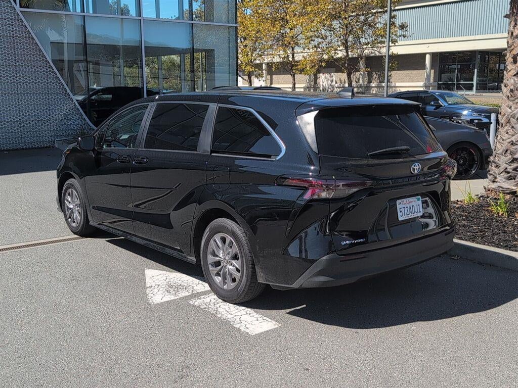 2025 Toyota Sienna LE 8-Passenger