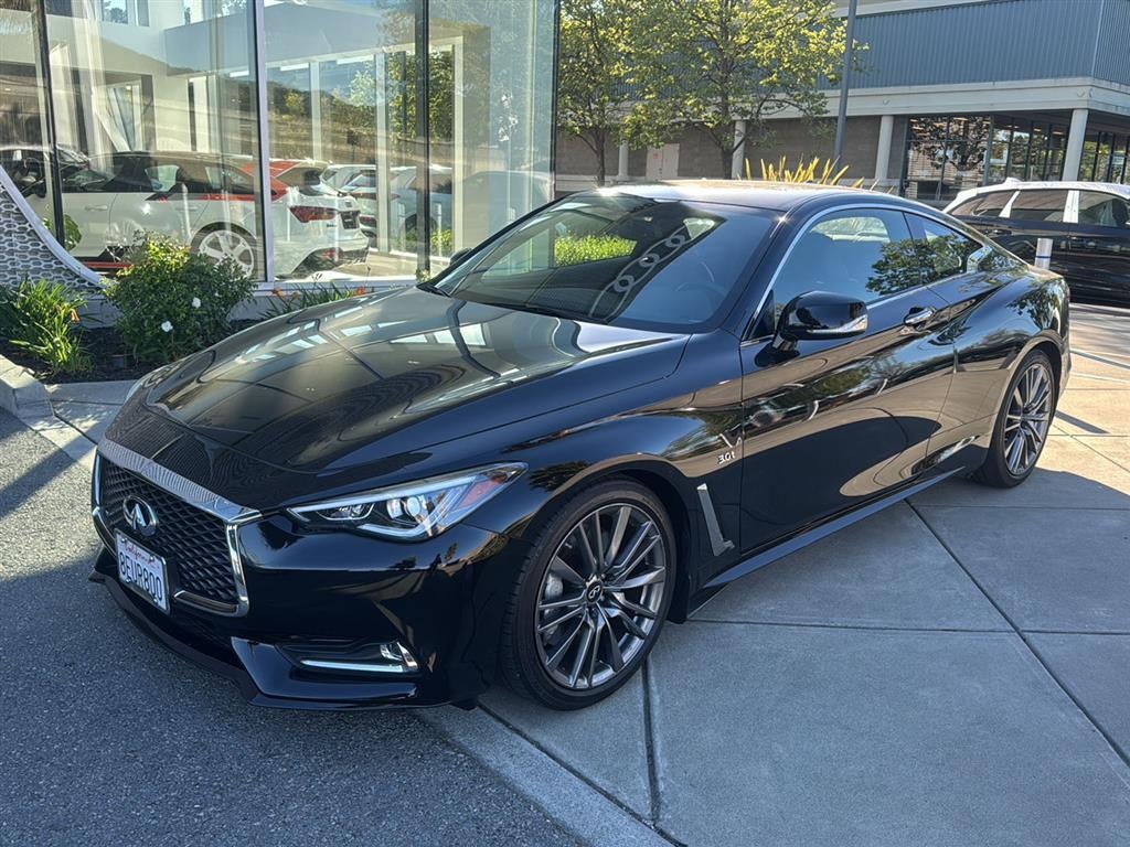 2017 INFINITI Q60 Sport