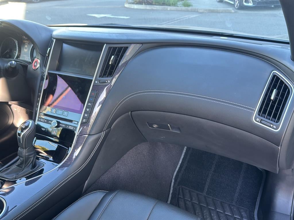 2017 INFINITI Q60 Sport