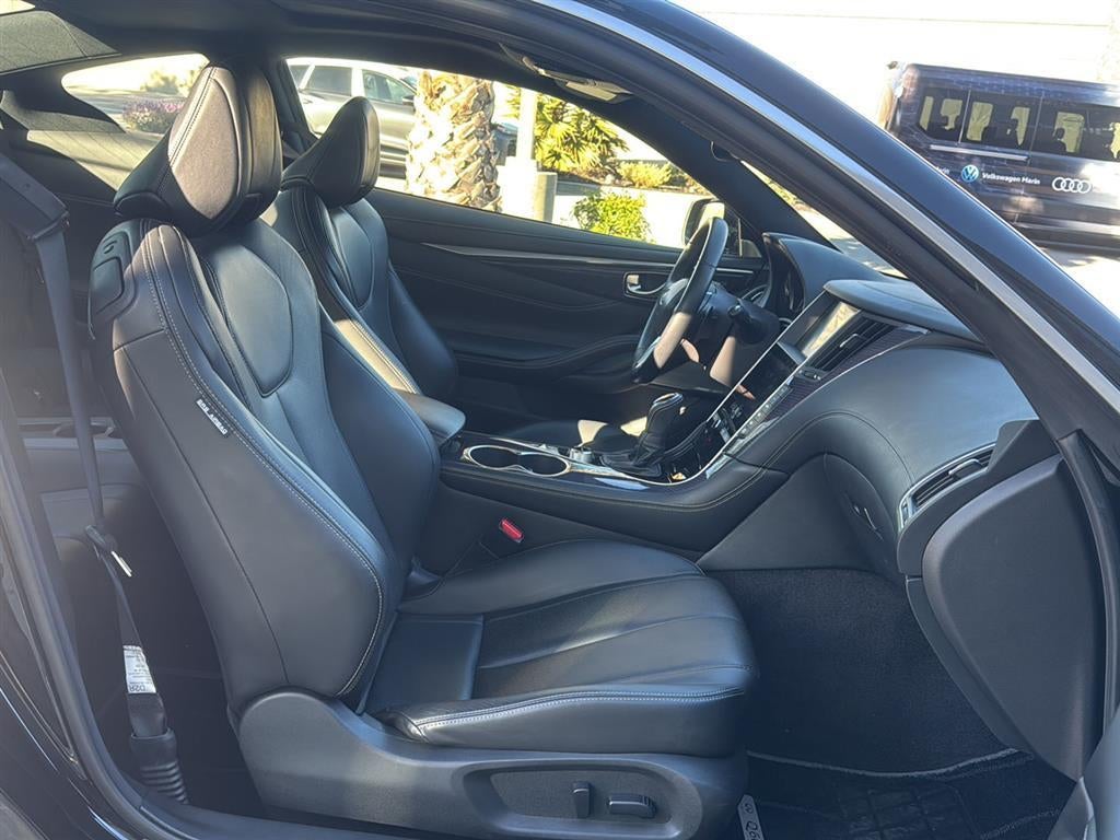 2017 INFINITI Q60 Sport