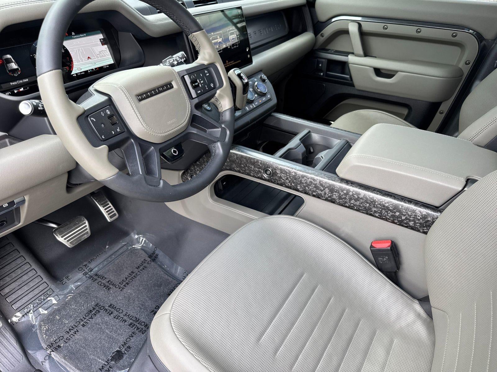 2025 Land Rover Defender OCTA Edition One Urban WideTrack