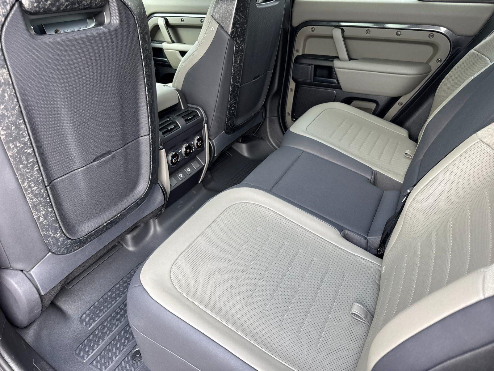2025 Land Rover Defender OCTA Edition One Urban WideTrack