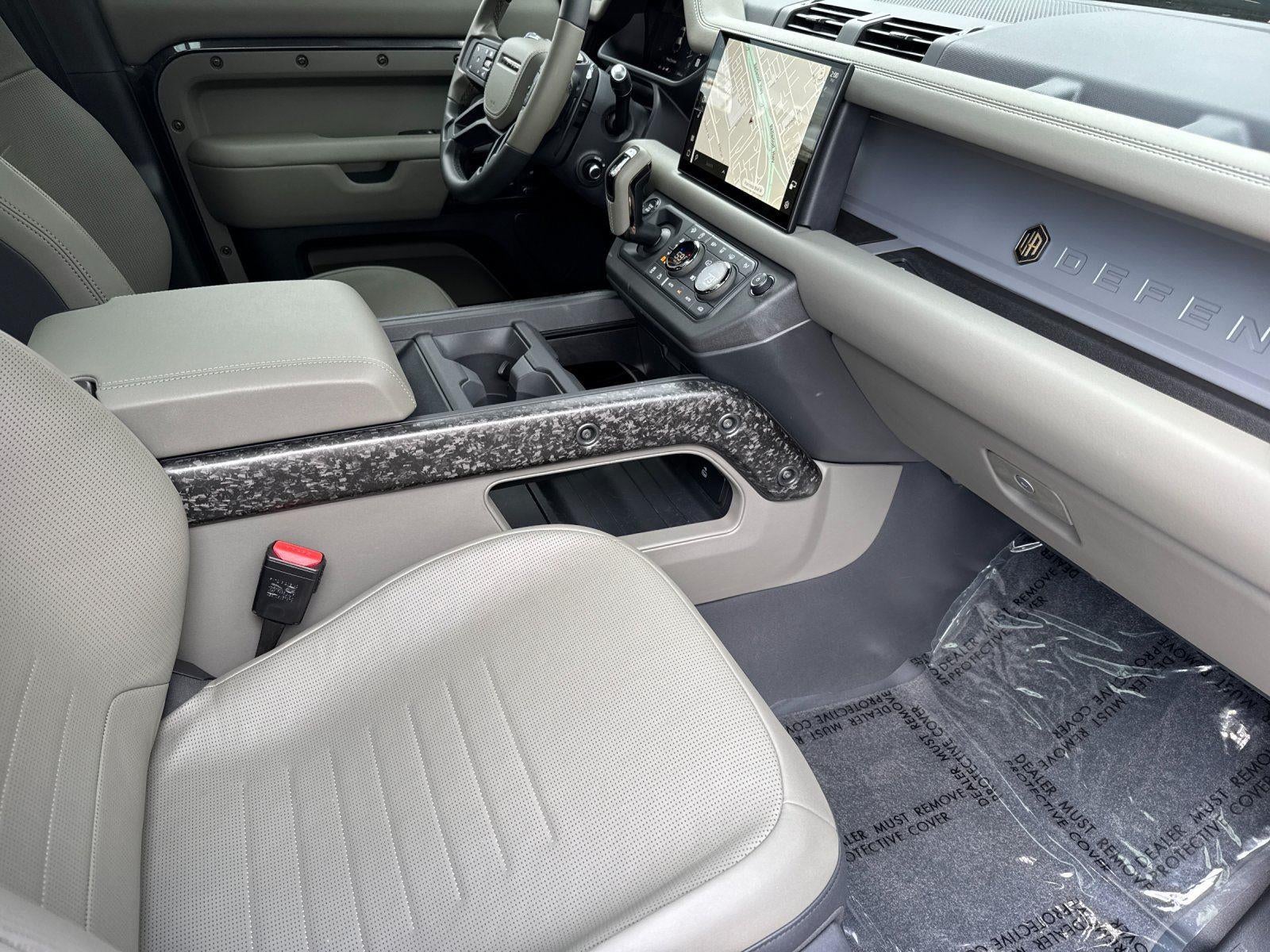 2025 Land Rover Defender OCTA Edition One Urban WideTrack