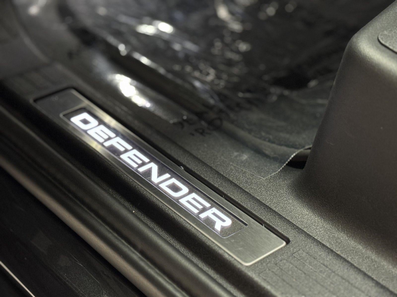 2025 Land Rover Defender OCTA Edition One Urban WideTrack