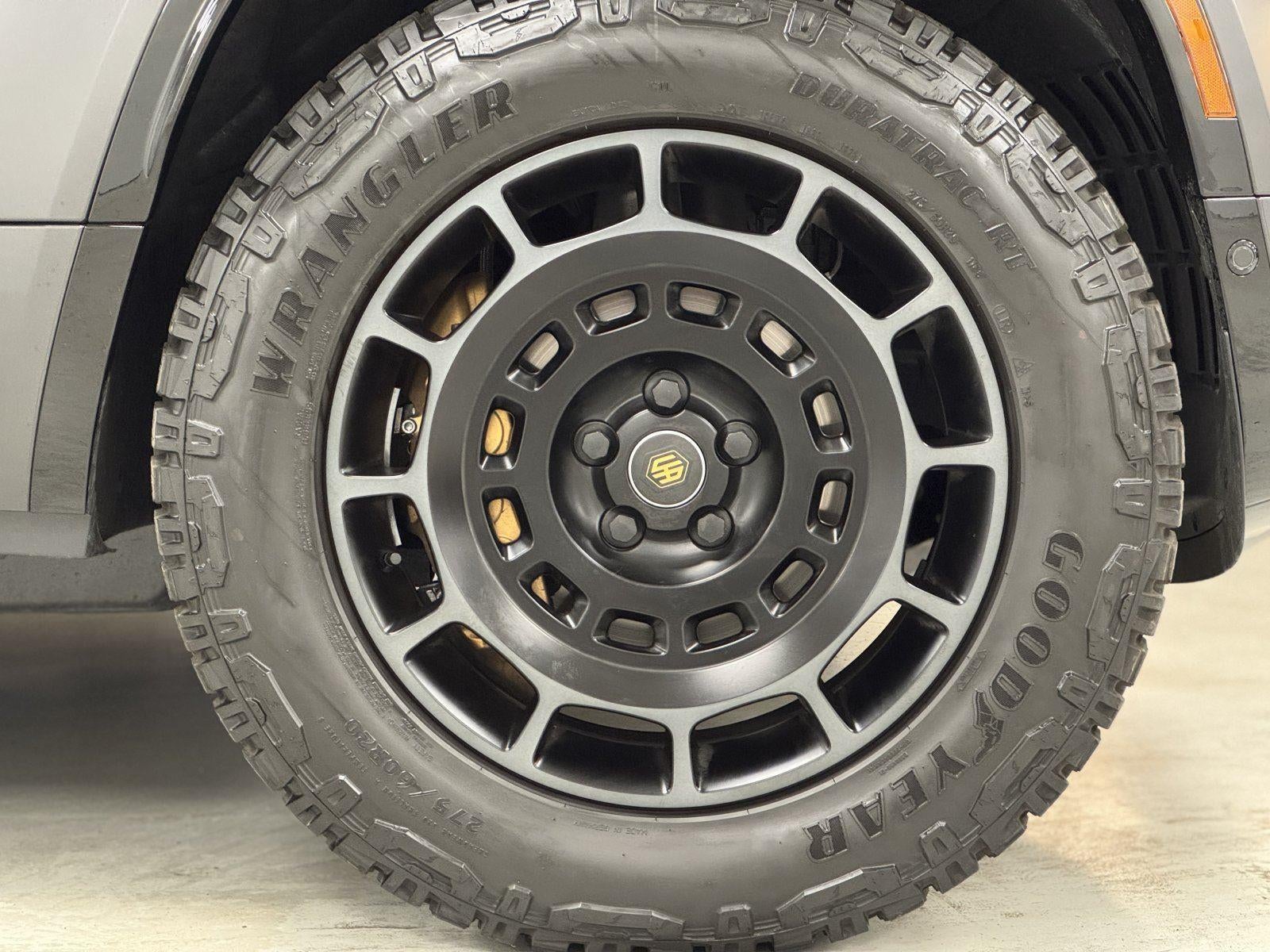 2025 Land Rover Defender OCTA Edition One Urban WideTrack