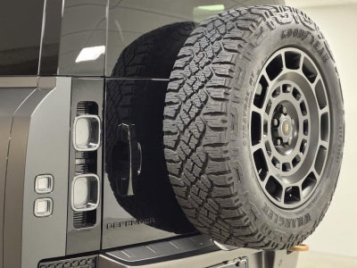 2025 Land Rover Defender OCTA Edition One Urban WideTrack