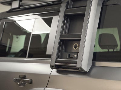 2025 Land Rover Defender OCTA Edition One Urban WideTrack
