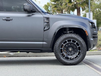 2025 Land Rover Defender OCTA Edition One Urban WideTrack
