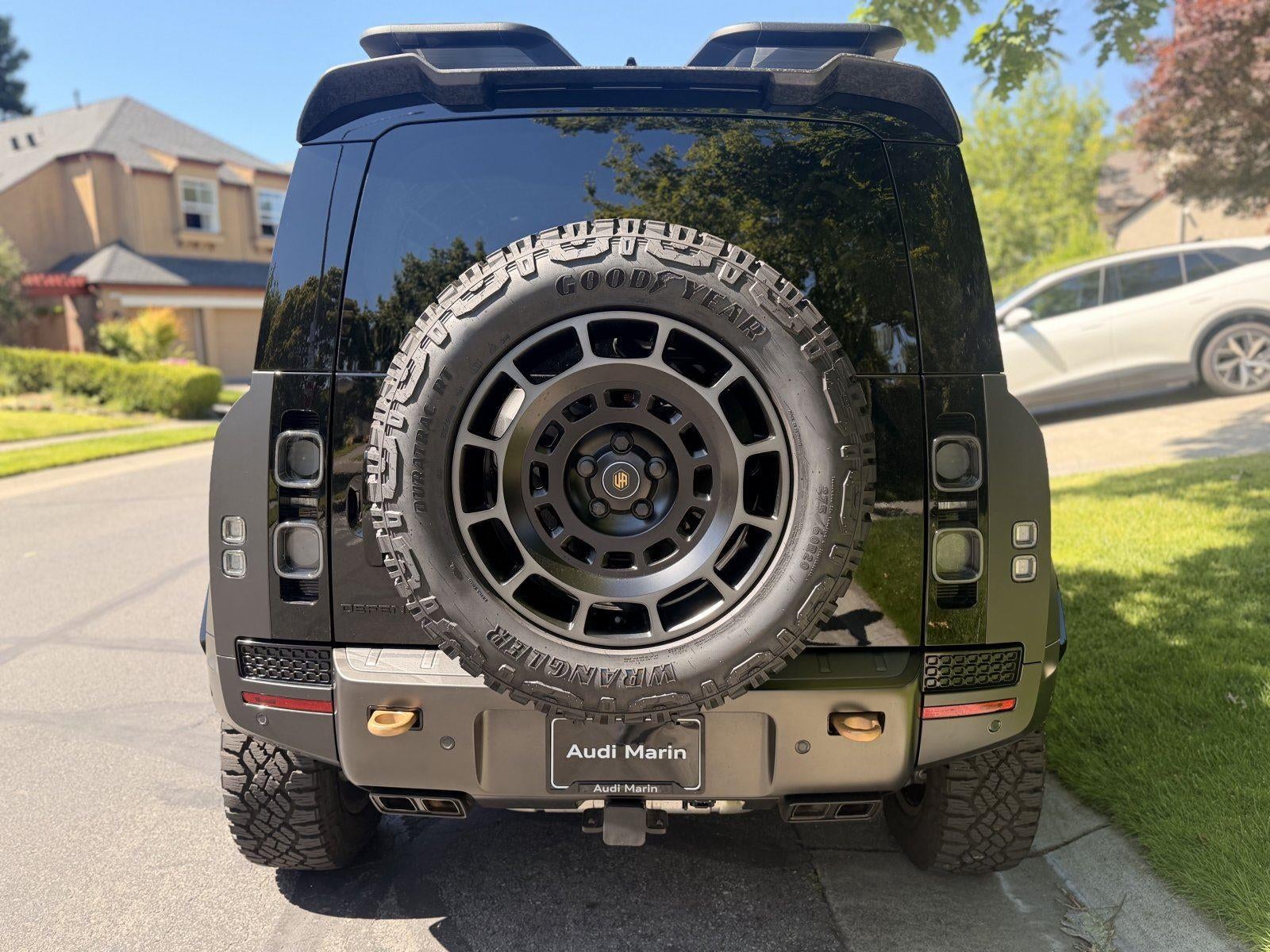 2025 Land Rover Defender OCTA Edition One Urban WideTrack