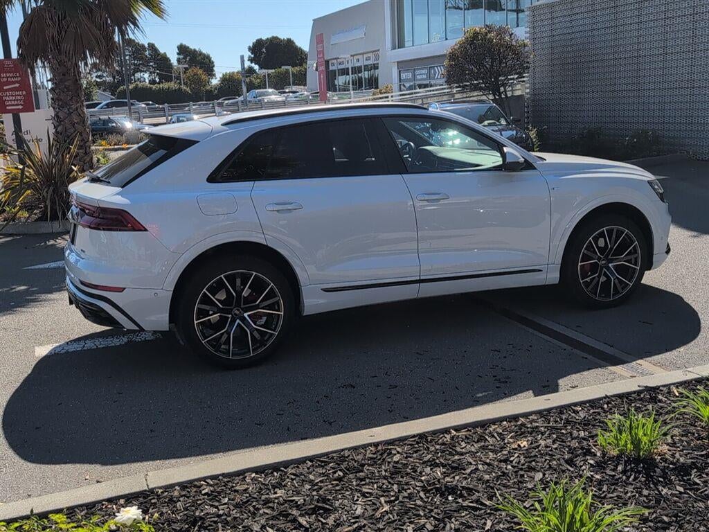 2023 Audi Q8 Premium Plus