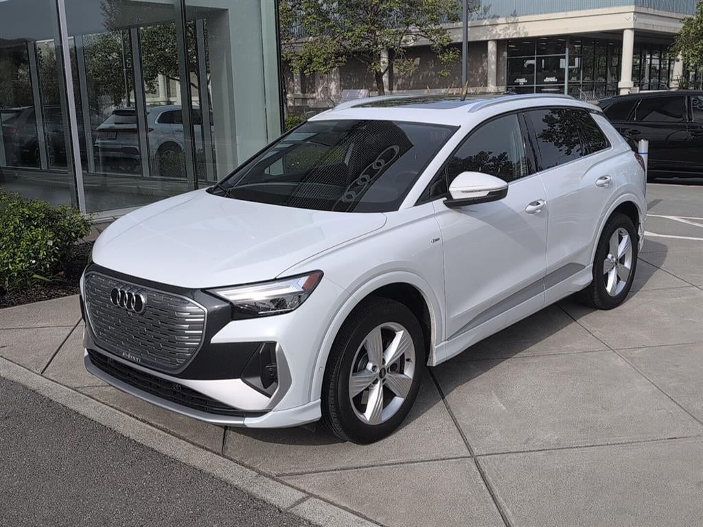 2024 Audi Q4 e-tron Premium Plus