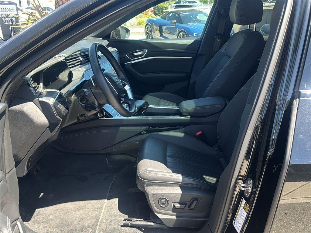 2022 Audi e-tron Premium Plus