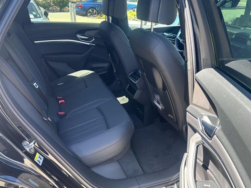 2022 Audi e-tron Premium Plus