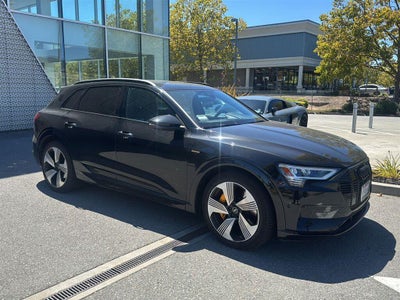 2022 Audi e-tron Premium Plus