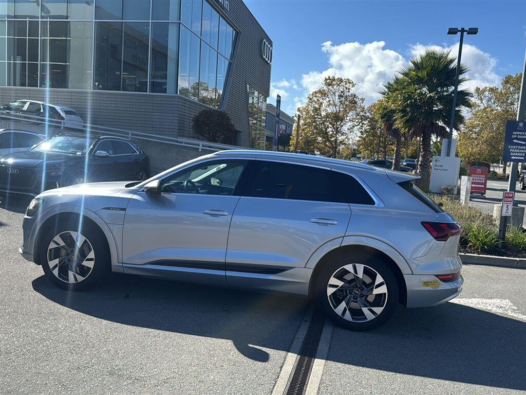 2022 Audi E-Tron Premium Plus