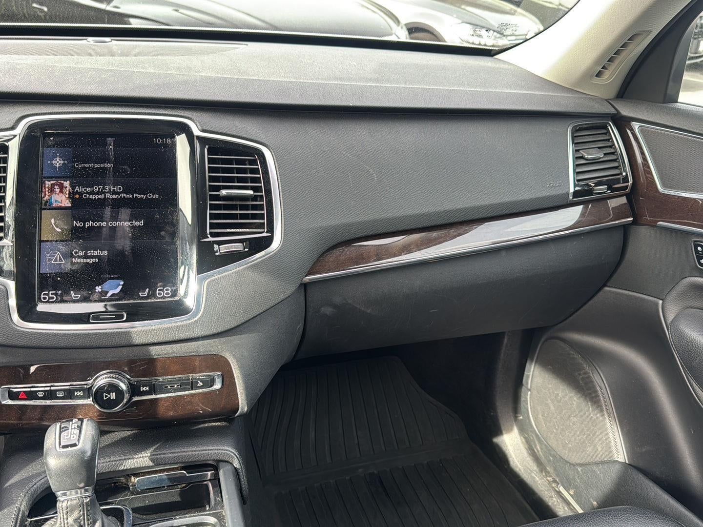 2016 Volvo XC90 T6 Momentum