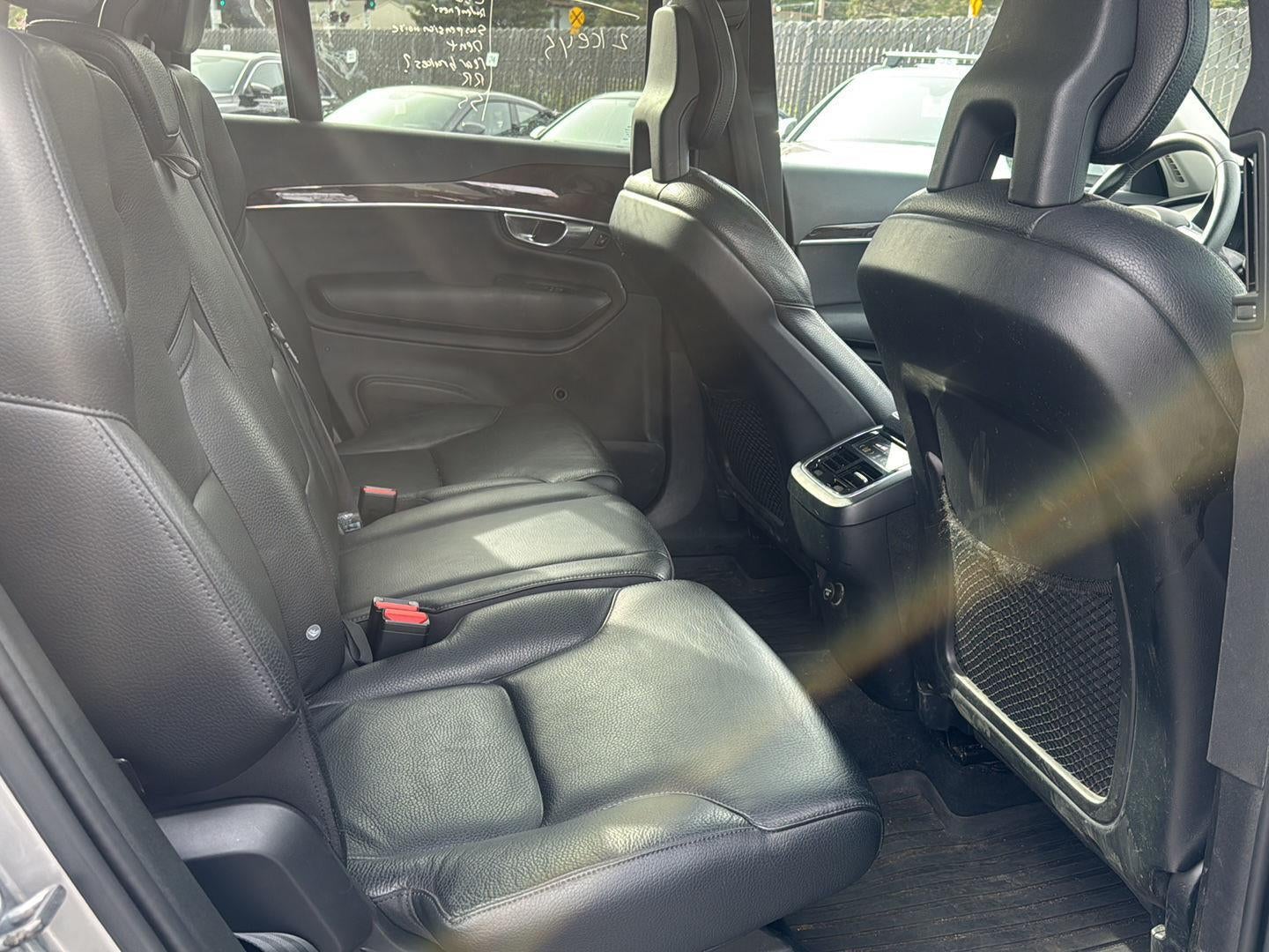 2016 Volvo XC90 T6 Momentum